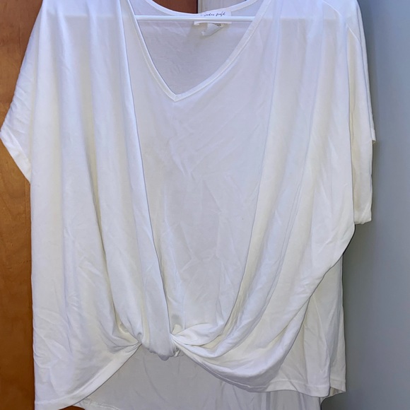 loose boutique shirt with knot - Picture 1 of 2